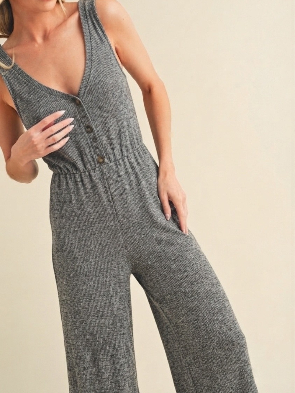 Lush Gray Sleeveless Button-Front Jumper Size Small Wide-Leg Comfortable Romper